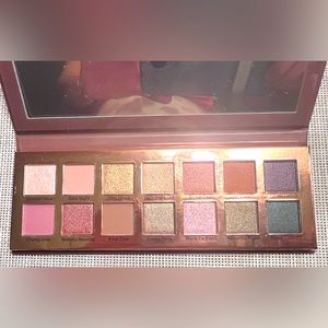 Best Dressed Lids Neutrals & Bolds 14 Matte & Shimmer Eyeshadows